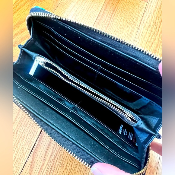 2/$15! NWOT Skinnydip Holographic Zip Wallet - Picture 6 of 7